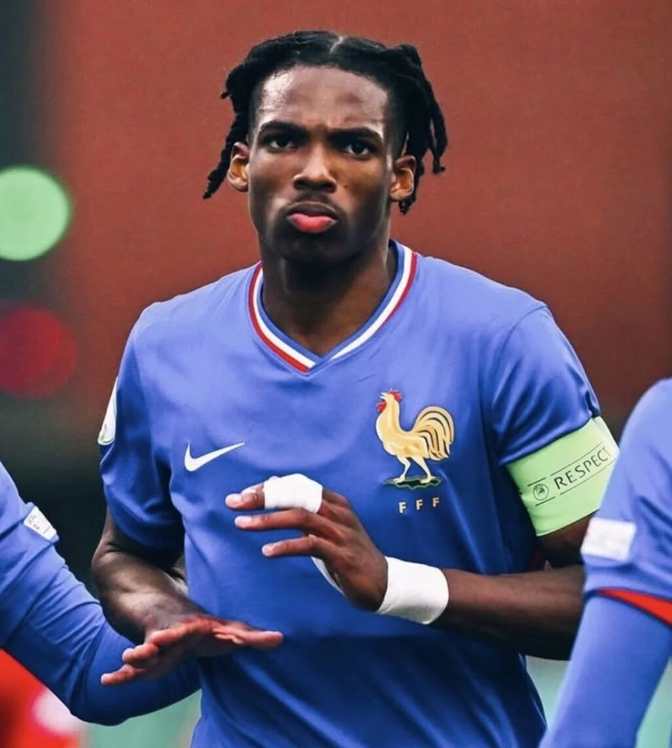 包含转会期利物浦调整名单以备法甲尤文图斯篮板制胜备战全明星赛，Uzi在加拿大队比赛中险胜瞬间刷屏的词条