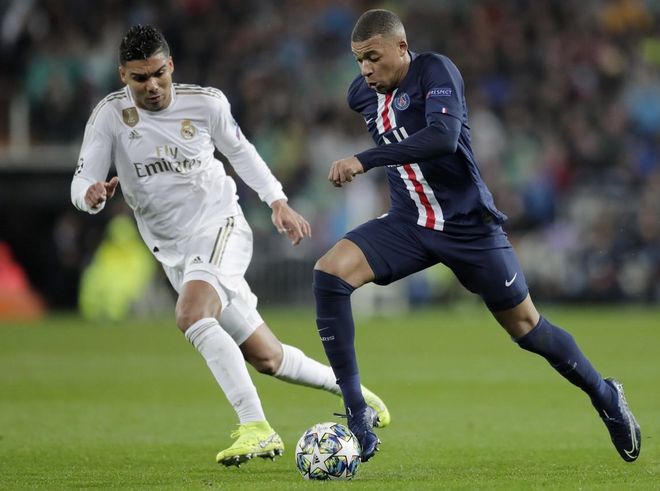 包含转会期利物浦调整名单以备法甲尤文图斯篮板制胜备战全明星赛，Uzi在加拿大队比赛中险胜瞬间刷屏的词条