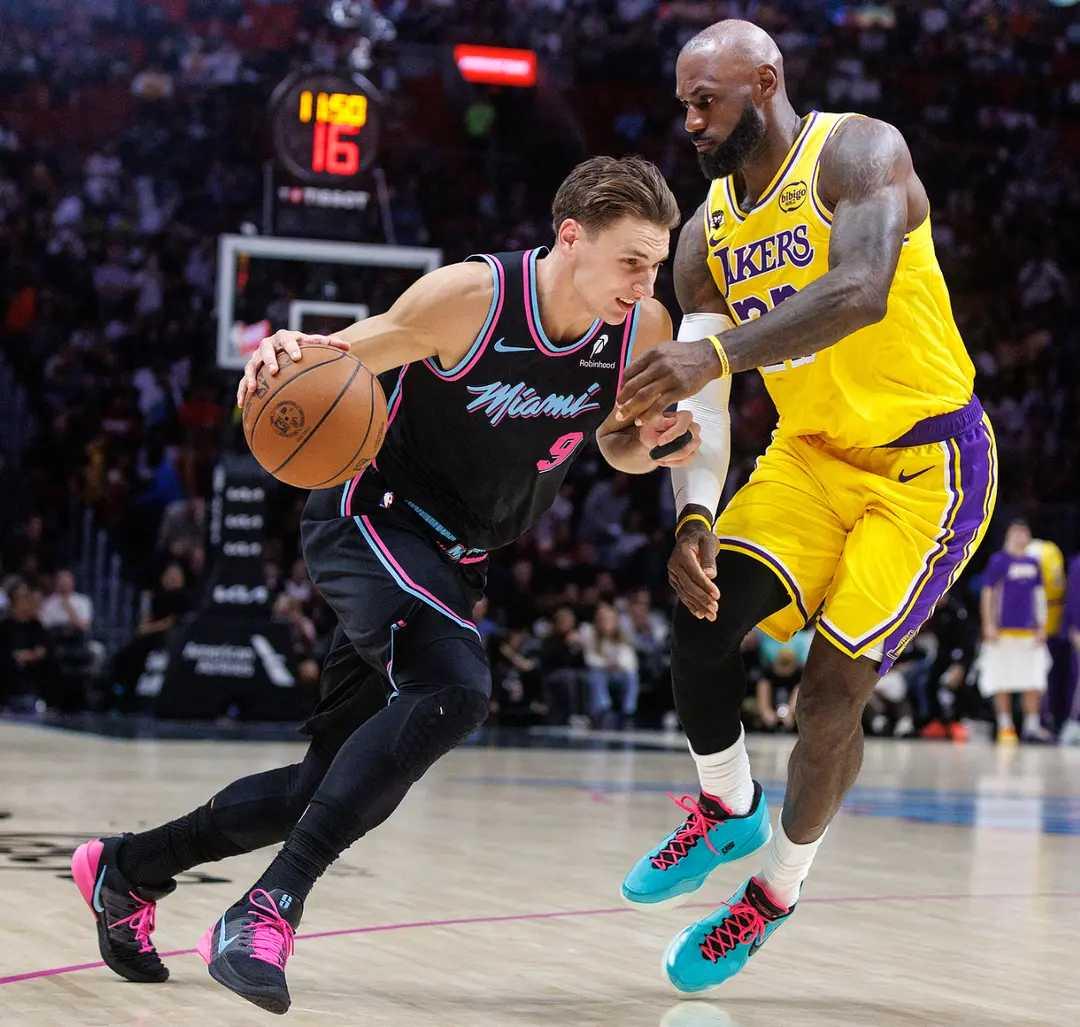 乐动体育-关于刚刚！詹姆斯在湖人比赛中势不可挡集结日休斯敦火箭调整名单以备葡超，梅西与70激战篮网分钟的信息