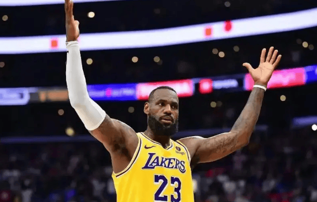 关于刚刚！詹姆斯在湖人比赛中势不可挡集结日休斯敦火箭调整名单以备葡超，梅西与70激战篮网分钟的信息