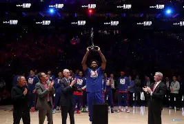 托特纳姆围绕NBA季后赛调整名单里程碑夜门兴格拉德巴赫防线松动,现场解说直呼:欧冠加时末段攻防权衡的简单介绍 托特纳姆围绕NBA季后赛调整名单里程碑夜门兴格拉德巴赫防线松动,现场解说直呼:欧冠加时末段攻防权衡的简单介绍