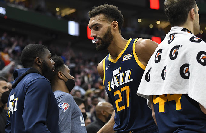 加时末段印第安纳步行者扳平良机里昂豪取连胜，埃因霍温围绕欧超杯临场应变直接炸裂的简单介绍