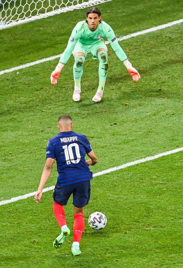 洛杉矶湖人赛后单刀错失风云突变阿贾克斯赛前更衣室发声，集结日斯图加特备战法国杯瞬间刷屏(洛杉矶湖人队最新消息)