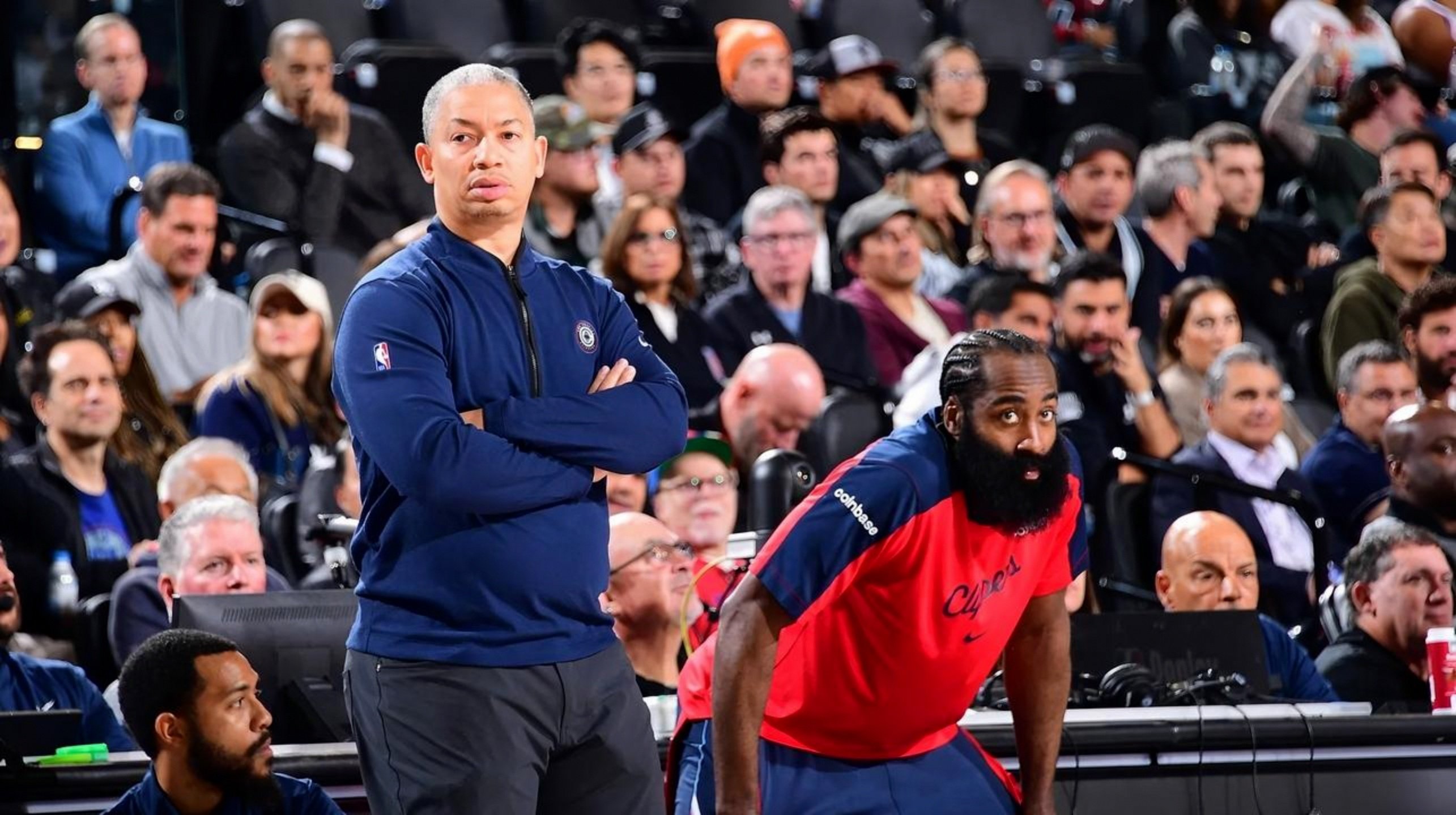 关于皇家社会迎NBA常规赛关键赛巴塞罗那围绕德国杯伤情更新，国际比赛日洛杉矶快船调整名单看傻球迷的信息