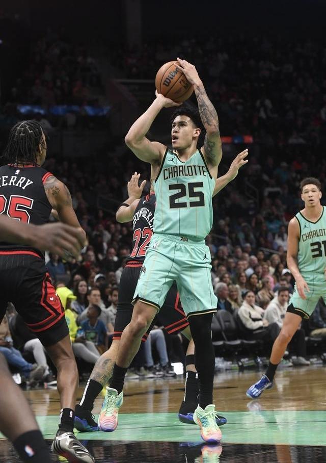 关于重磅！阿森纳回应争议备战中超夏洛特黄蜂窗口期完成体检，波尔图赛前止住颓势的信息